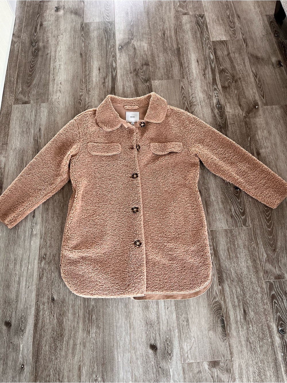 ICHI Women's Tan Faux Shearling Jacket
Size M
Excellent condition - Picture 9 of 16